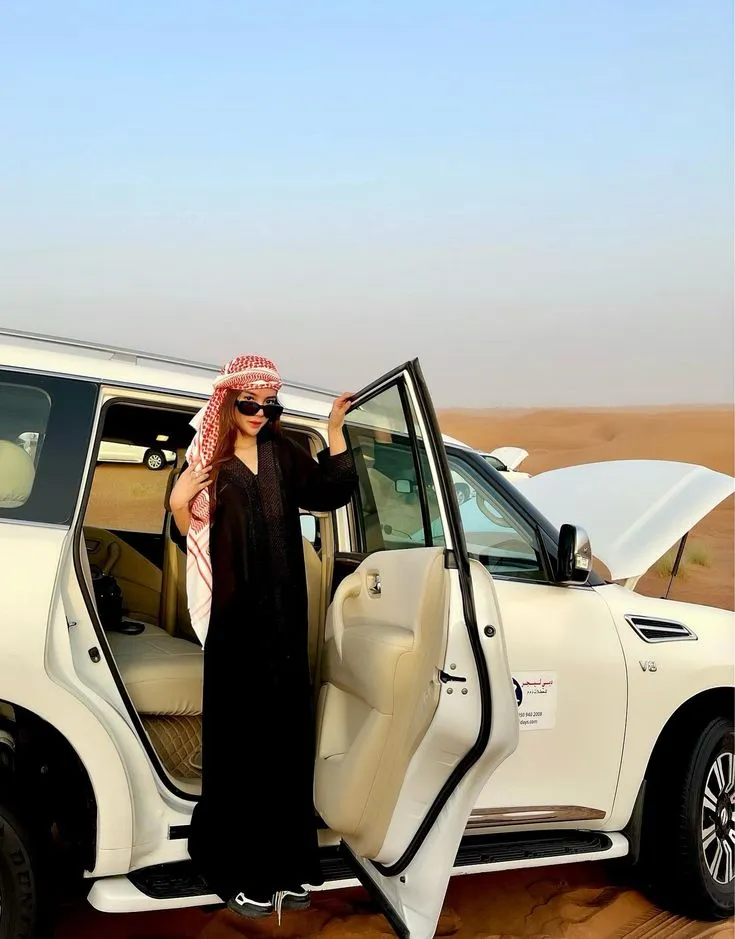 desert safari dubai enjoying